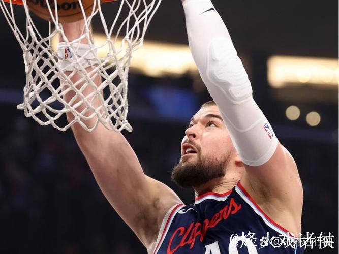 基扬特-乔治华丽突破拉杆得分，爵士打出14-2高潮反超独行侠